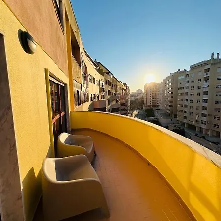 Beautiful - Family And Group Of Friends Apartment