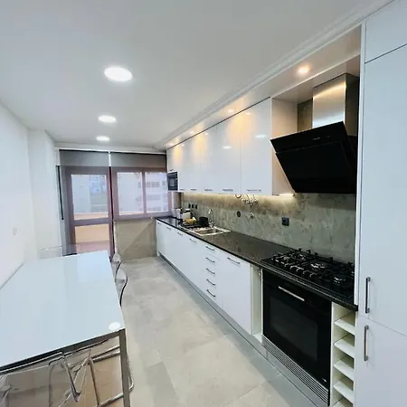 Beautiful - Family And Group Of Friends Apartment