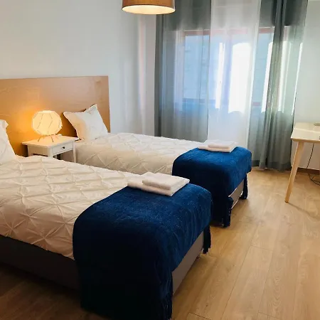 Beautiful - Family And Group Of Friends Apartment